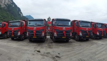 專業(yè)服務(wù)，成就大客戶，玉柴機電交付10臺乘龍自卸車